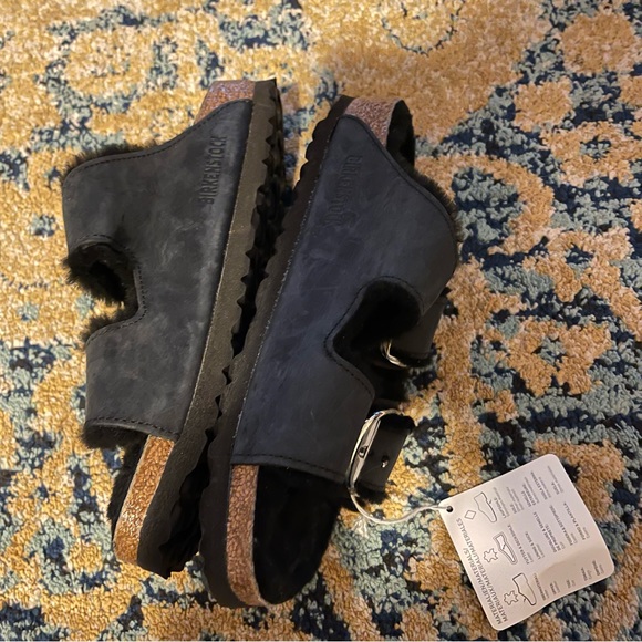 Arizona Big Buckle Shearling
Oiled Leather New with tags - Picture 3 of 6